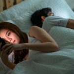 Khi chiếc điện thoại "chen chân" vào hôn nhân